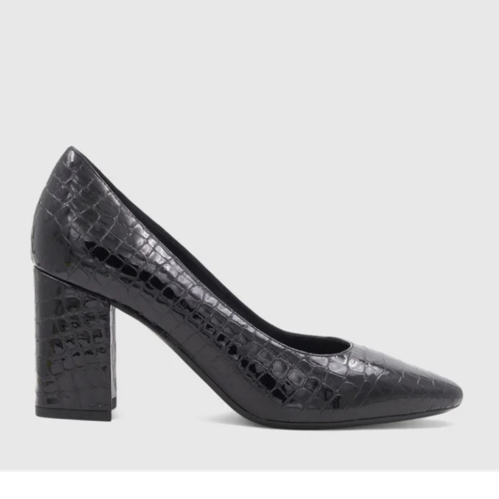 Aquatalia Peony Pump Black Crocco size 8